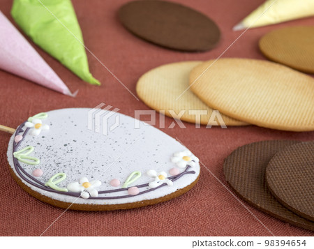 Easter egg sugar cookies. Gingerbread decoration with colored sugar icing 98394654
