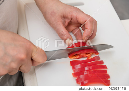[用三德刀切紅辣椒] 98395456