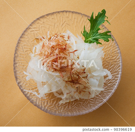 Onion salad studio shot 98396619