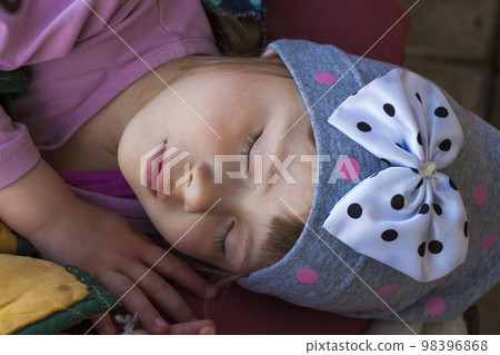 Portrait of sleeping little girl Portrait of sleeping little girl 98396868