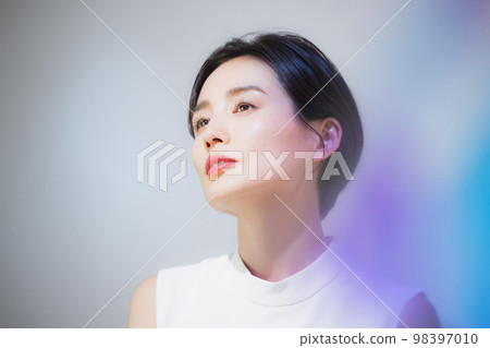 短頭髮的女人 98397010