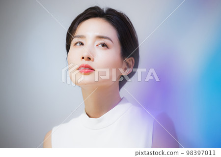 短頭髮的女人 98397011