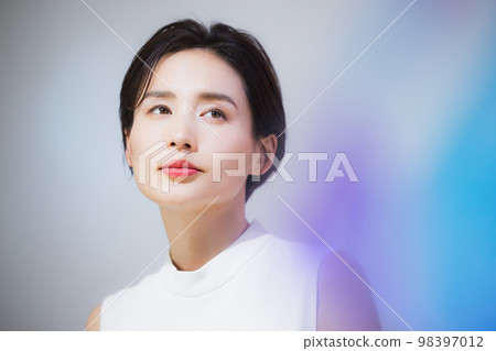 短頭髮的女人 短頭髮的女人 98397012