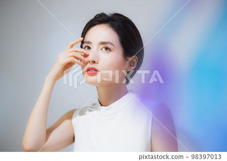 短頭髮的女人 短頭髮的女人 98397013