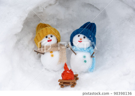 雪洞裡的雪人 98398136