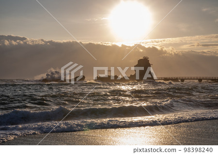 Iwaki City, Fukushima Prefecture: A morning on Bentenjima Island on Hatate Beach with turbulent waves 98398240