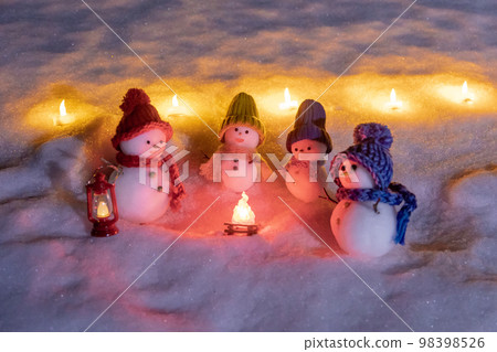 雪蠟燭和雪人一家 98398526