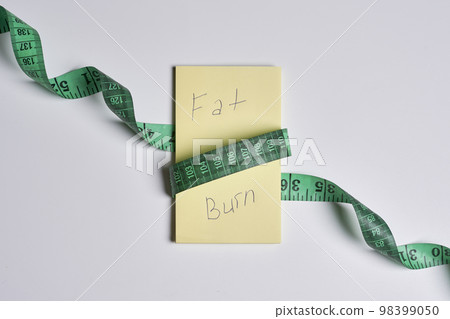 a tape wrapped around a piece of yellow paper with the word b is written in black on it, and an image of a 98399050