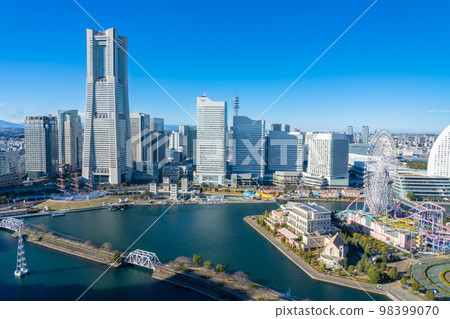 Minato Mirai cityscape in clear weather 98399070