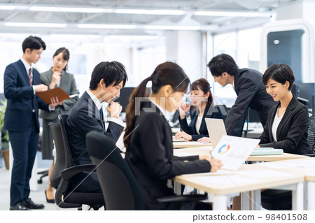 Meeting team business businessman office Meeting team business businessman office 98401508