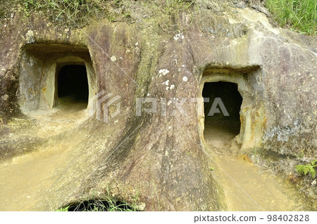 The burial chamber of Yoshimi Hyakuana The burial chamber of Yoshimi Hyakuana 98402828