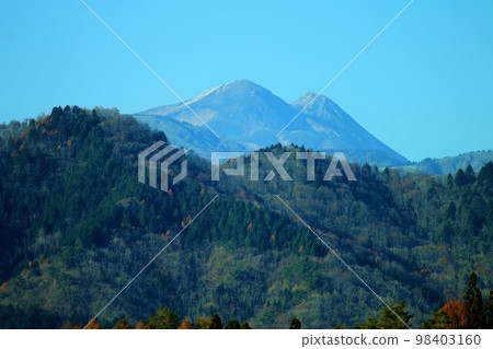 從晝賀野高原服務區看到的白山山脈 從晝賀野高原服務區看到的白山山脈 98403160