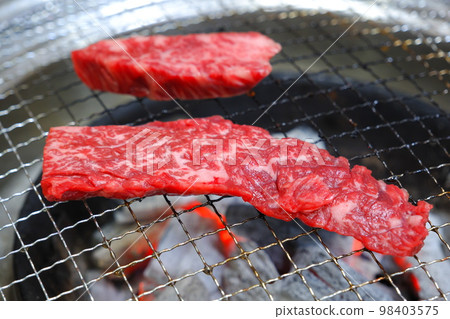 Premium charcoal-grilled beef Premium charcoal-grilled beef 98403575