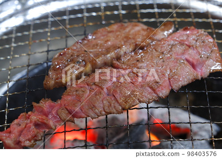 Premium charcoal-grilled beef Premium charcoal-grilled beef 98403576