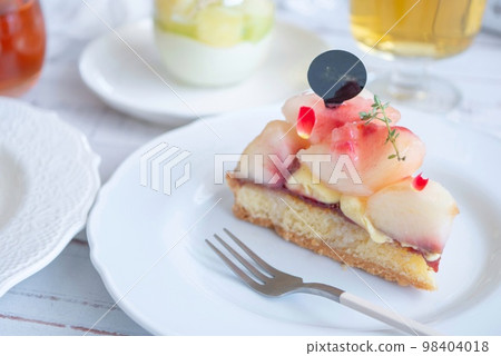 Appetizing fruit tart [sweets] 98404018