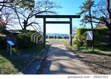 Stone walls and Honmaru Palace of Tamba Sasayama Castle Stone walls and Honmaru Palace of Tamba Sasayama Castle 98405301