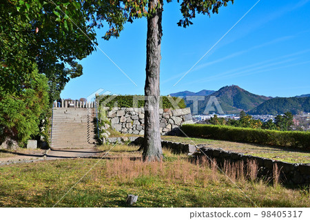 Stone walls and Honmaru Palace of Tamba Sasayama Castle Stone walls and Honmaru Palace of Tamba Sasayama Castle 98405317