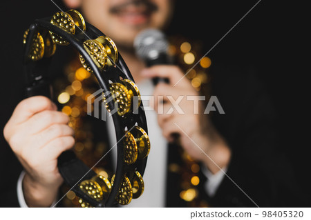 手鼓的男人 98405320