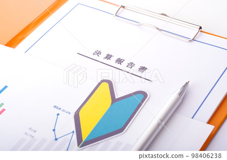 Earnings report and beginner mark Earnings report and beginner mark 98406238