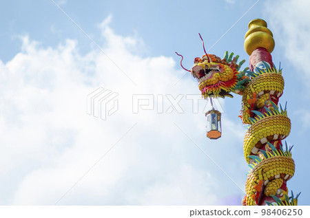 Chinese style dragon statue and lamp with blue sky Chinese style dragon statue and lamp with blue sky 98406250