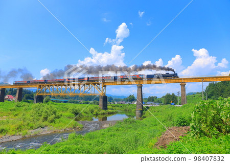 Ban-etsu West Line Steam locomotive running over the Ichinohe Bridge 98407832