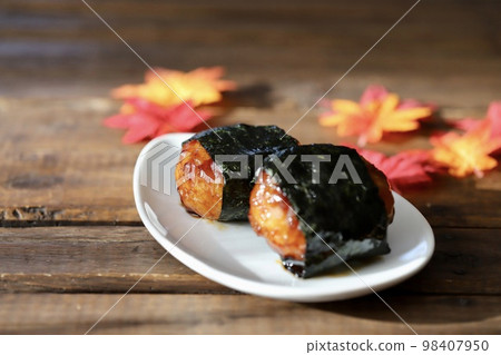 Sweet and spicy potato dumplings wrapped in seaweed 98407950