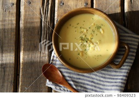 warm corn potage soup 98409323
