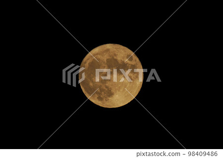 A beautiful full moon A beautiful full moon 98409486