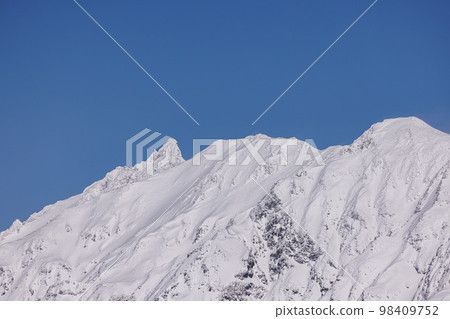 Yarigatake snow scene 98409752