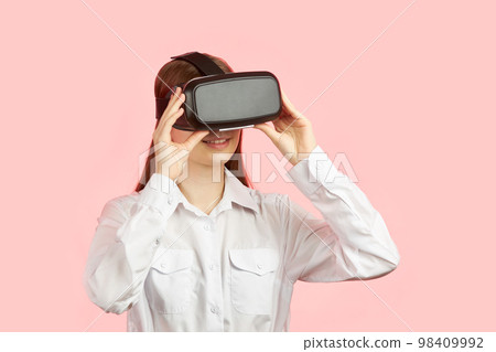 Teenager in a vr helmet Teenager in a vr helmet 98409992