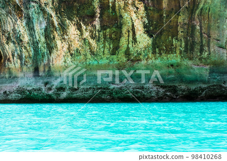 Cliffy rocks Verdon gorges near Galetas bridge, lake Sainte Croix, Provence, Provence Alpes Cte d'Azur, France  98410268