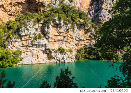 Sentier du garde canal, Quinson, Verdon lower gorge, lake Sainte Croix, Provence, Provence Alpes Cte d'Azur, France Sentier du garde canal, Quinson, Verdon lower gorge, lake Sainte Croix, Provence, Provence Alpes Cte d'Azur, France 98410493