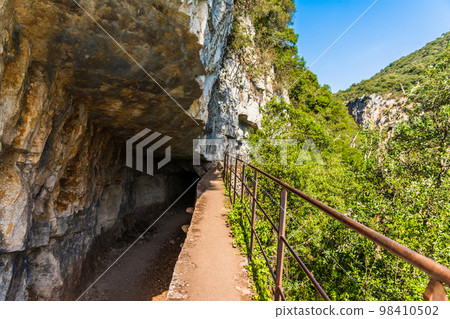 Sentier du garde canal, Quinson, Verdon lower gorge, lake Sainte Croix, Provence, Provence Alpes Cte d'Azur, France  98410502
