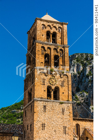 Moustiers Sainte Marie, Provence, Provence Alpes Cote d'Azur, France 98411441