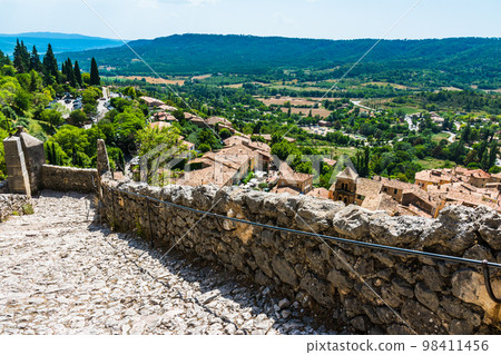 Moustiers Sainte Marie, Provence, Provence Alpes Cote d'Azur, France 98411456
