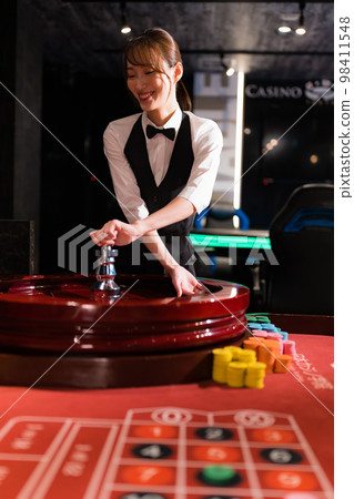 女性賭場荷官形象 98411548