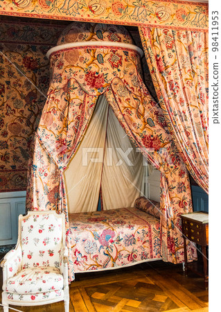 Chambord castle, the largest castle in the Loire Valley. UNESCO world heritage site in France. 98411953