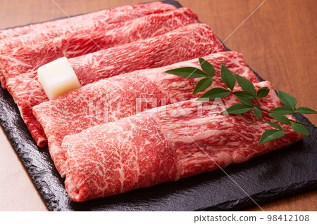 壽喜燒的國產和牛肩腰肉 壽喜燒的國產和牛肩腰肉 98412108