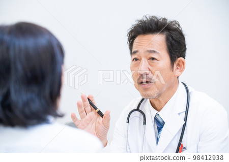 Veteran doctor to see a doctor 98412938
