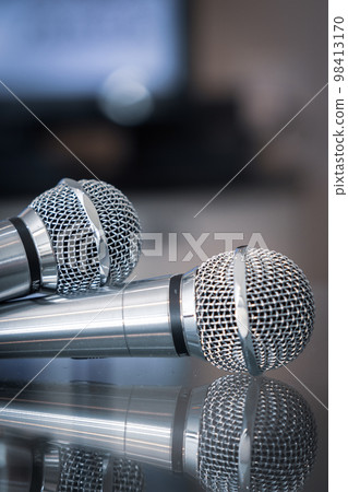 Image of karaoke 98413170