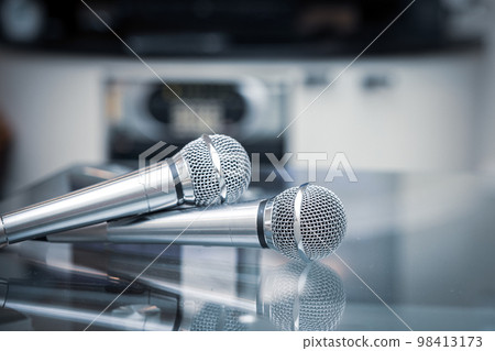 卡拉OK的形象 卡拉OK的形象 98413173