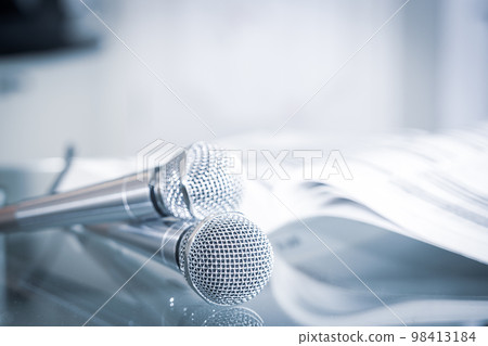 Image of karaoke 98413184