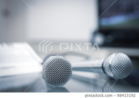 Image of karaoke 98413192