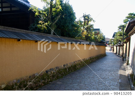 Earthen wall and stone pavement, Nagamachi samurai residence ruins (Kanazawa City, Ishikawa Prefecture) Earthen wall and stone pavement, Nagamachi samurai residence ruins (Kanazawa City, Ishikawa Prefecture) 98413205