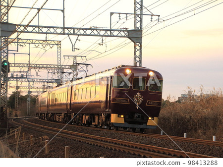 Kintetsu's sightseeing limited express "Ayoyoshi" that runs inside the site of the world heritage Nara Heijo Palace 98413288