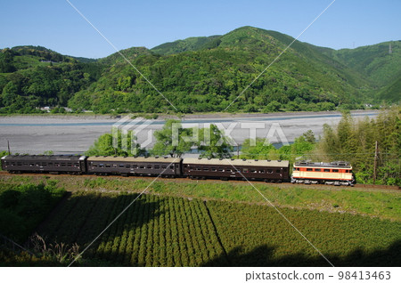小和田茶園附近的大井川鐵道電力機車特快 98413463
