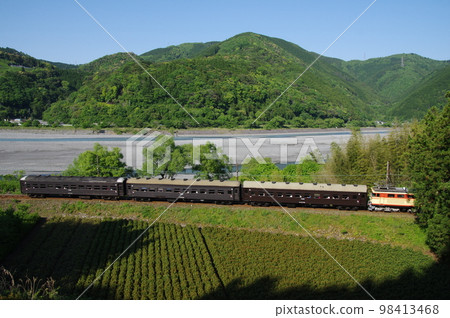 小和田茶園附近的大井川鐵道電力機車特快 98413468