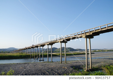 Shizuoka Shimada Horai Bridge and blue sky Shizuoka Shimada Horai Bridge and blue sky 98413757