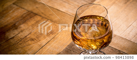 Glass of scotch whiskey and ice 98413898