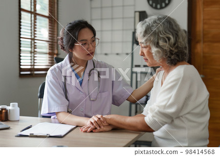 Doctor talking with elderly asian woman. Female primary care physician having conversation with older woman. Elderly Healthcare Doctor talking with elderly asian woman. Female primary care physician having conversation with older woman. Elderly Healthcare 98414568
